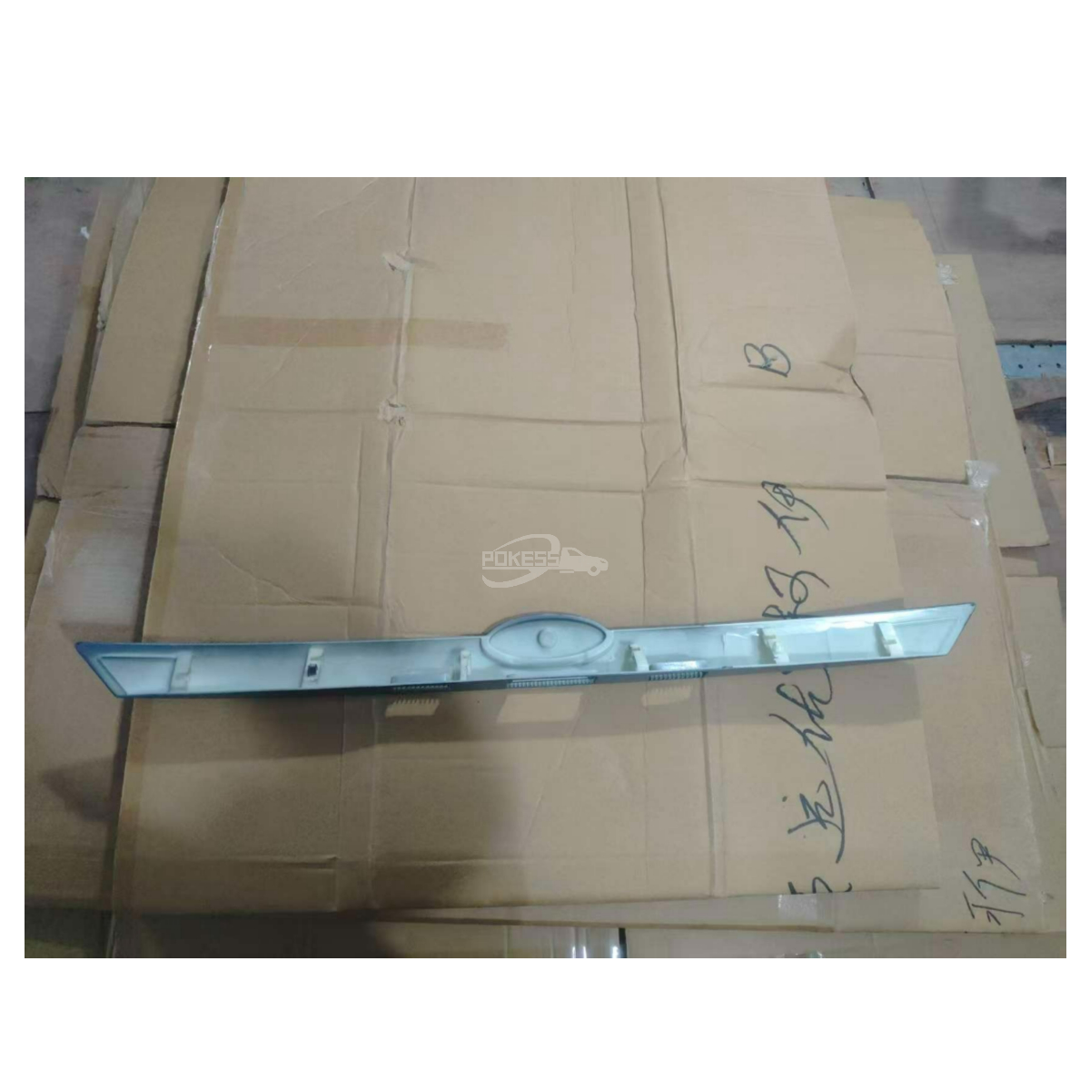 8M51 A43400 ACXWAA 5M51A43404CB55FM 5M51A43404CB56RS 5M51A43404CBH3AB Rear Tailgate Trim Strip for Ford Focus 09-11
