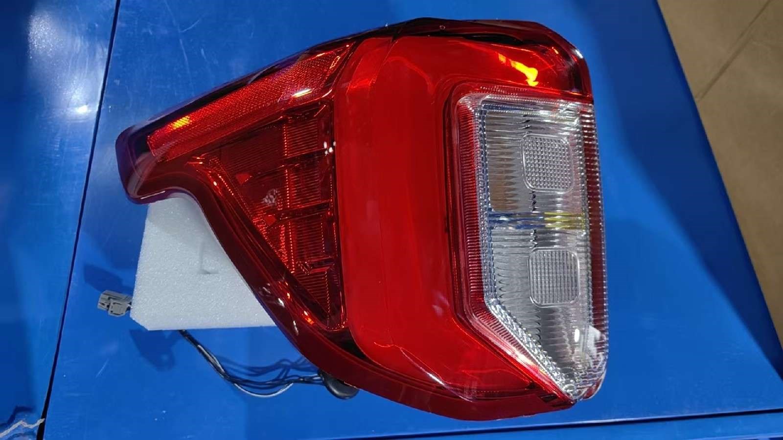 High Quality Replacement Rear Left Outer Tail Light LB5B13405AC For 2020-2024 Ford Explorer (US Version)