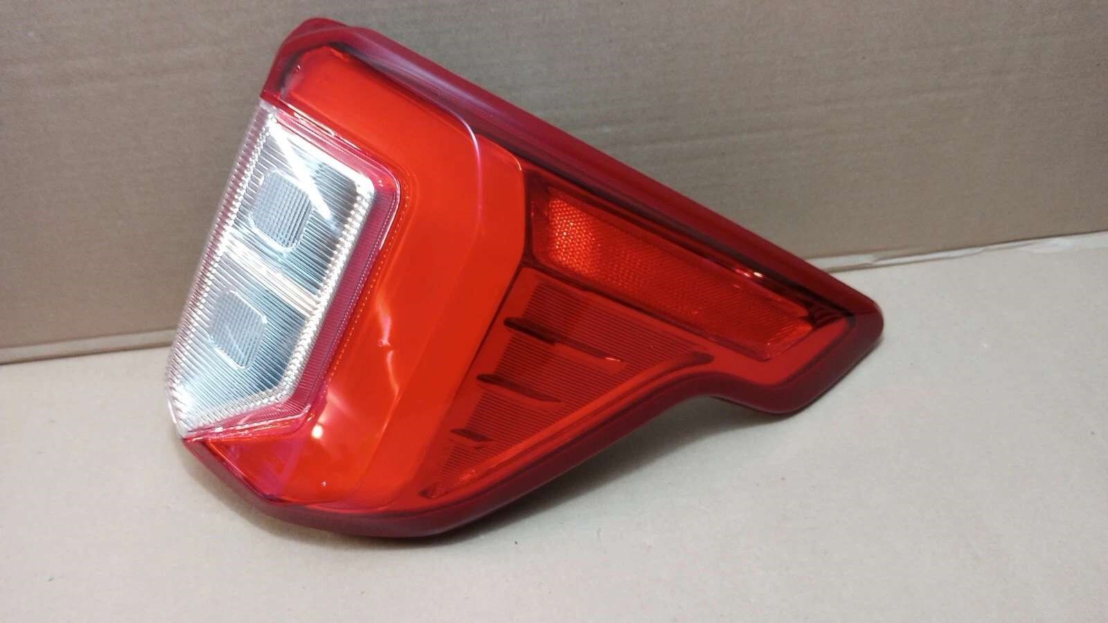 High Quality Replacement Rear Right Outer Tail Light LB5Z13404A For 2020-2024 Ford Explorer (US Version)